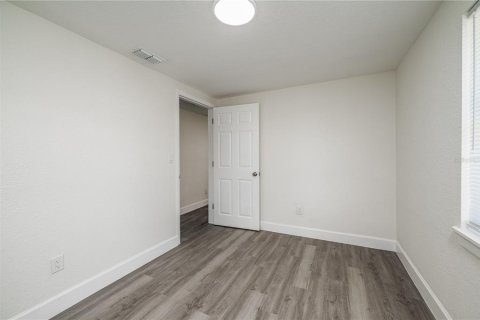 House in Winter Garden, Florida 4 bedrooms, 81.75 sq.m. № 2313466 - photo 24