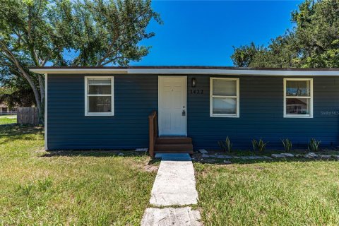 House in Winter Garden, Florida 4 bedrooms, 81.75 sq.m. № 2313466 - photo 2