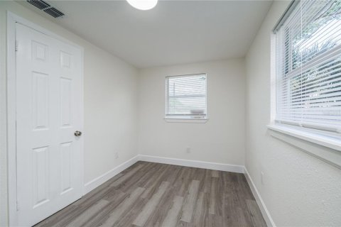 House in Winter Garden, Florida 4 bedrooms, 81.75 sq.m. № 2313466 - photo 22
