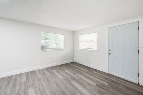 House in Winter Garden, Florida 4 bedrooms, 81.75 sq.m. № 2313466 - photo 11