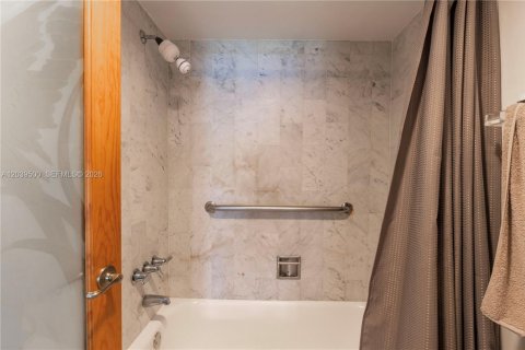 Купить кондоминиум в Майами, Флорида 1 спальня, 83.61м2, № 2082991 - фото 13