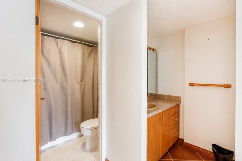 Купить кондоминиум в Майами, Флорида 1 спальня, 83.61м2, № 2082991 - фото 14