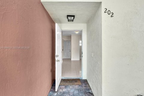 Touwnhouse à vendre à Fort Lauderdale, Floride: 2 chambres, 116.13 m2 № 2058446 - photo 4