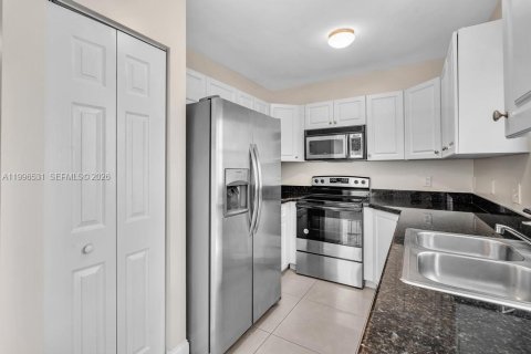 Touwnhouse à vendre à Fort Lauderdale, Floride: 2 chambres, 116.13 m2 № 2058446 - photo 10