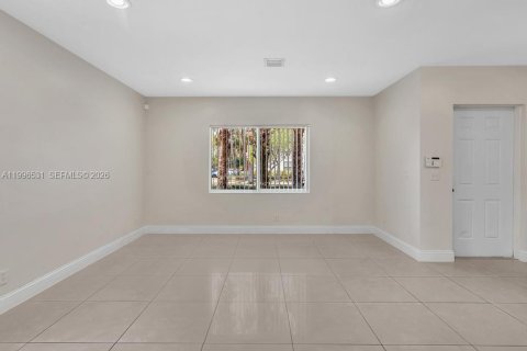 Touwnhouse à vendre à Fort Lauderdale, Floride: 2 chambres, 116.13 m2 № 2058446 - photo 15