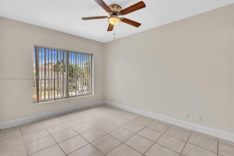 Touwnhouse à vendre à Fort Lauderdale, Floride: 2 chambres, 116.13 m2 № 2058446 - photo 23