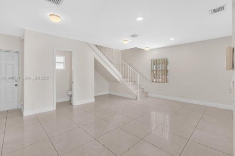 Touwnhouse à vendre à Fort Lauderdale, Floride: 2 chambres, 116.13 m2 № 2058446 - photo 11