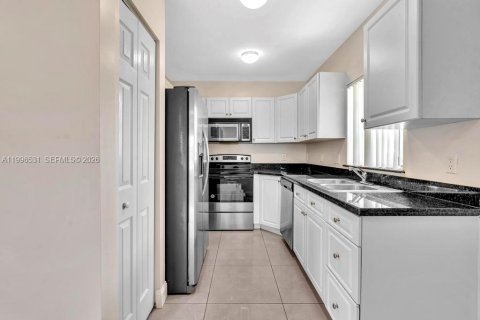 Touwnhouse à vendre à Fort Lauderdale, Floride: 2 chambres, 116.13 m2 № 2058446 - photo 6