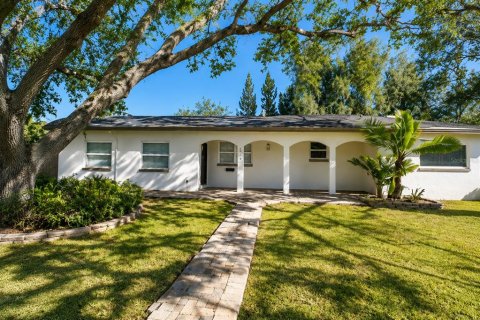Casa en Saint Petersburg, Florida 3 dormitorios, 147.62 m2 № 2095677