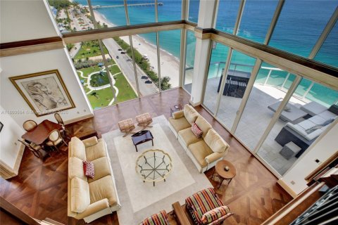 Condo in Hollywood, Florida, 4 bedrooms  № 1727235 - photo 1