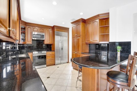 House in Doral, Florida 4 bedrooms, 271.55 sq.m. № 1781530 - photo 4