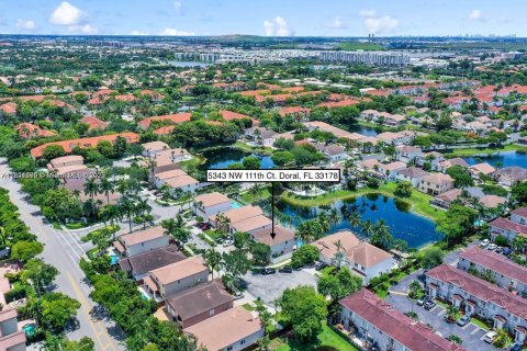 House in Doral, Florida 4 bedrooms, 271.55 sq.m. № 1781530 - photo 17
