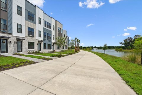 Adosado en venta en Orlando, Florida, 2 dormitorios, 134.62 m2 № 1852472 - foto 1