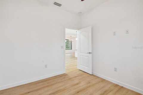 House in Port Charlotte, Florida 3 bedrooms, 204.38 sq.m. № 1808775 - photo 11