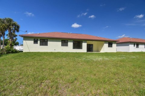 House in Port Charlotte, Florida 3 bedrooms, 204.38 sq.m. № 1808775 - photo 21