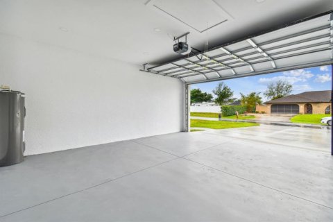 House in Port Charlotte, Florida 3 bedrooms, 204.38 sq.m. № 1808775 - photo 4