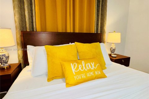 Casa en alquiler en Sarasota, Florida, 1 dormitorio, 74.23 m2 № 2057501 - foto 4