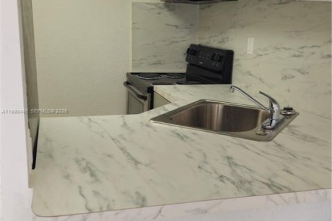 Снять в аренду кондоминиум в Майами, Флорида 1 спальня, 55.56м2, № 2052000 - фото 8