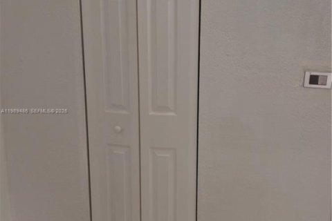 Снять в аренду кондоминиум в Майами, Флорида 1 спальня, 55.56м2, № 2052000 - фото 5
