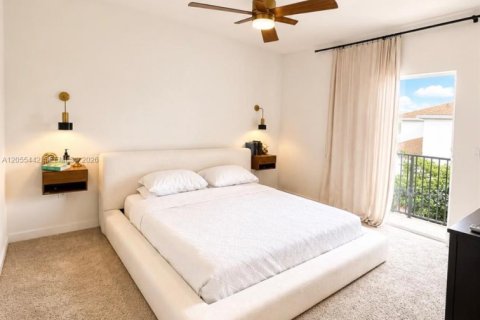 Townhouse in Homestead, Florida 3 bedrooms, 151.24 sq.m. № 2249247 - photo 8