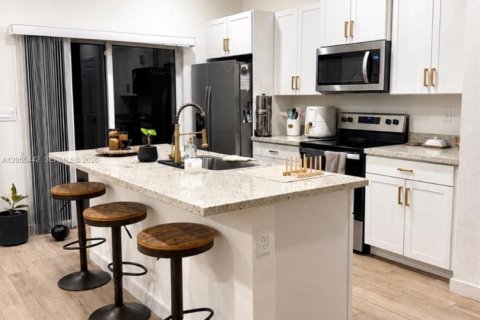 Townhouse in Homestead, Florida 3 bedrooms, 151.24 sq.m. № 2249247 - photo 4