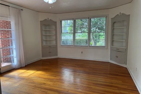 House in Gainesville, Florida 3 bedrooms, 216.28 sq.m. № 2350045 - photo 11
