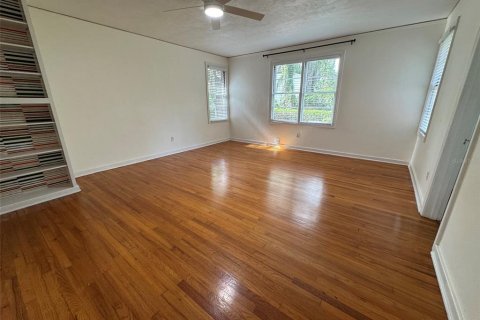 House in Gainesville, Florida 3 bedrooms, 216.28 sq.m. № 2350045 - photo 13