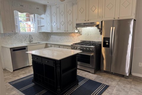 House in Gainesville, Florida 3 bedrooms, 216.28 sq.m. № 2350045 - photo 5