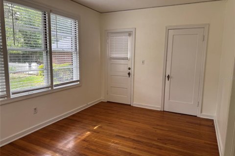 House in Gainesville, Florida 3 bedrooms, 216.28 sq.m. № 2350045 - photo 12