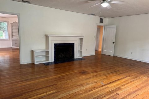 House in Gainesville, Florida 3 bedrooms, 216.28 sq.m. № 2350045 - photo 9