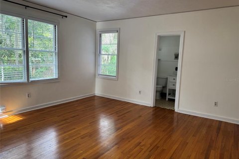 House in Gainesville, Florida 3 bedrooms, 216.28 sq.m. № 2350045 - photo 14