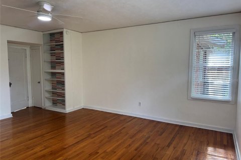House in Gainesville, Florida 3 bedrooms, 216.28 sq.m. № 2350045 - photo 16