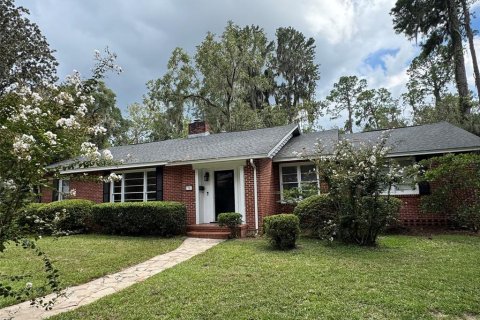House in Gainesville, Florida 3 bedrooms, 216.28 sq.m. № 2350045 - photo 21