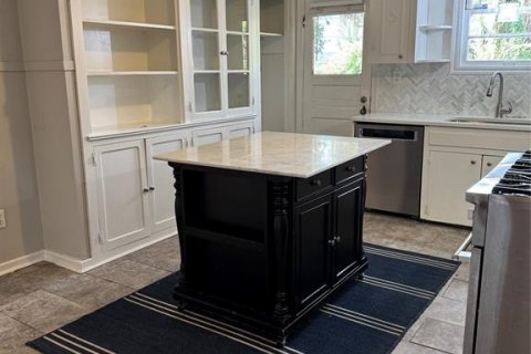 House in Gainesville, Florida 3 bedrooms, 216.28 sq.m. № 2350045 - photo 6