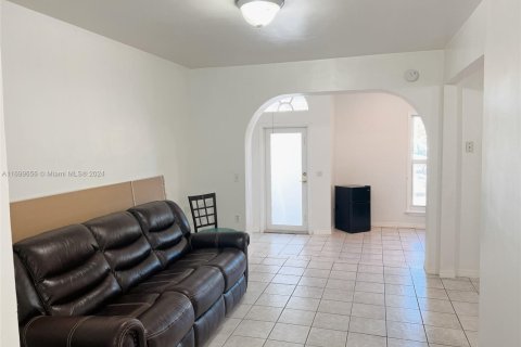Propiedad comercial en venta en Miami, Florida, 224.82 m2 № 1938493 - foto 20