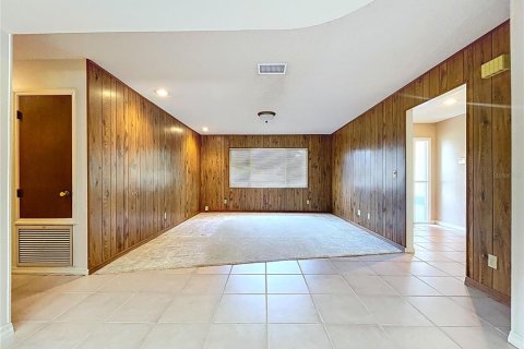 House in Seffner, Florida 4 bedrooms, 216.74 sq.m. № 1919020 - photo 12