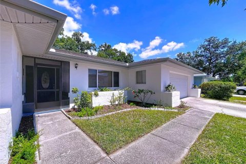 House in Seffner, Florida 4 bedrooms, 216.74 sq.m. № 1919020 - photo 2