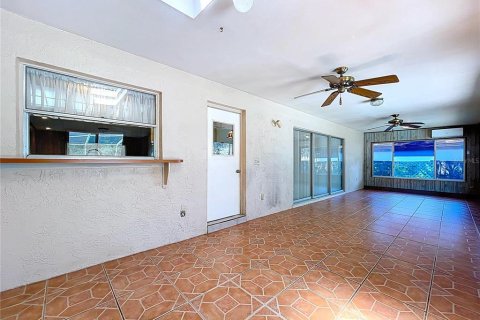 House in Seffner, Florida 4 bedrooms, 216.74 sq.m. № 1919020 - photo 7
