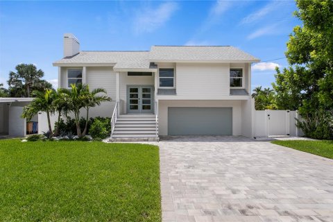 Villa ou maison à Indian Rocks Beach, Floride 3 chambres, 176.33 m2 № 2344918
