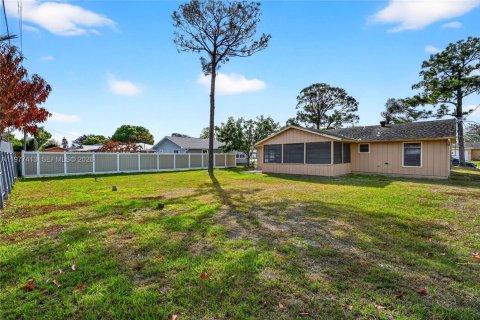 House in Port St. Lucie, Florida 3 bedrooms, 107.77 sq.m. № 2043258 - photo 22