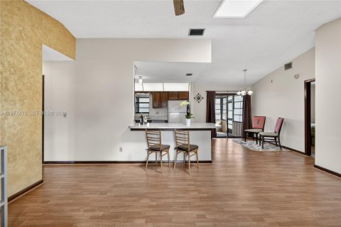 House in Port St. Lucie, Florida 3 bedrooms, 107.77 sq.m. № 2043258 - photo 4