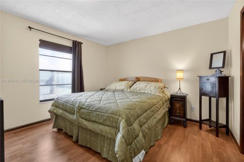 House in Port St. Lucie, Florida 3 bedrooms, 107.77 sq.m. № 2043258 - photo 8