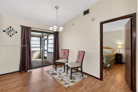 House in Port St. Lucie, Florida 3 bedrooms, 107.77 sq.m. № 2043258 - photo 6