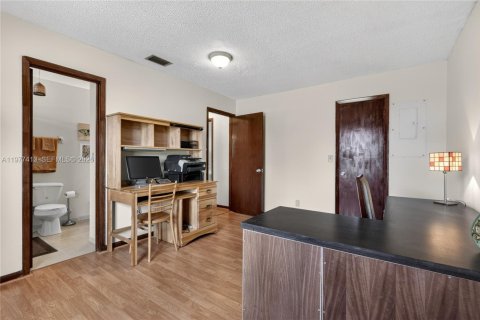 House in Port St. Lucie, Florida 3 bedrooms, 107.77 sq.m. № 2043258 - photo 13