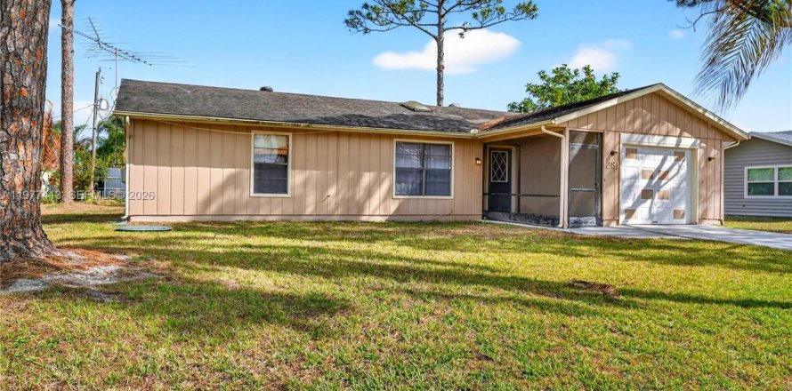 House in Port St. Lucie, Florida 3 bedrooms, 107.77 sq.m. № 2043258