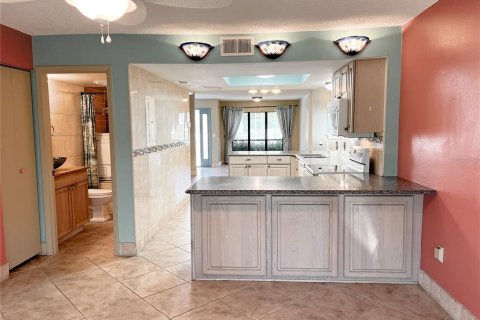 Condo in Lutz, Florida, 2 bedrooms  № 1662600 - photo 4