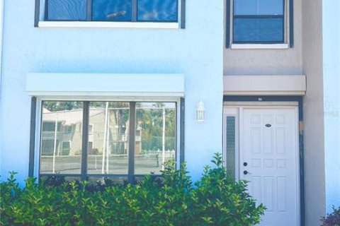 Condo in Lutz, Florida, 2 bedrooms  № 1662600 - photo 1