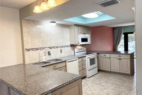 Condo in Lutz, Florida, 2 bedrooms  № 1662600 - photo 6