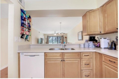 Condo in Palm Beach Gardens, Florida, 2 bedrooms  № 2178728 - photo 3
