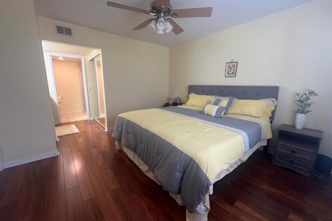 Condo in Palm Beach Gardens, Florida, 2 bedrooms  № 2178728 - photo 6